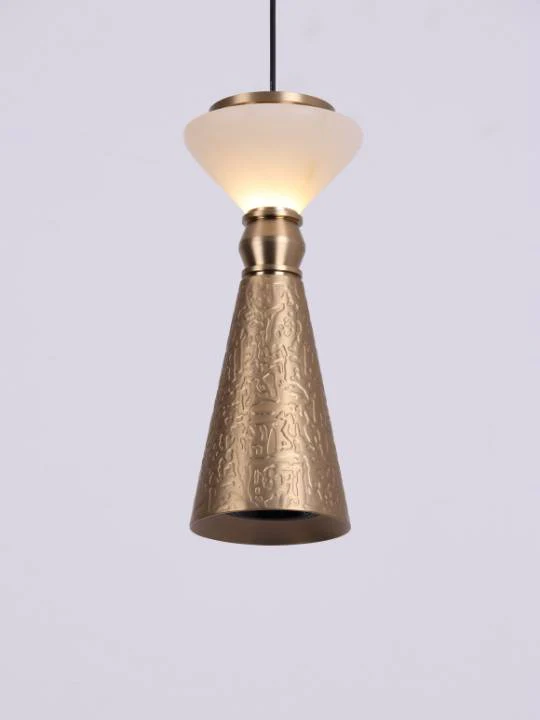 Alba Nova – Compact Alabaster Pendant Light in Matte Gold
